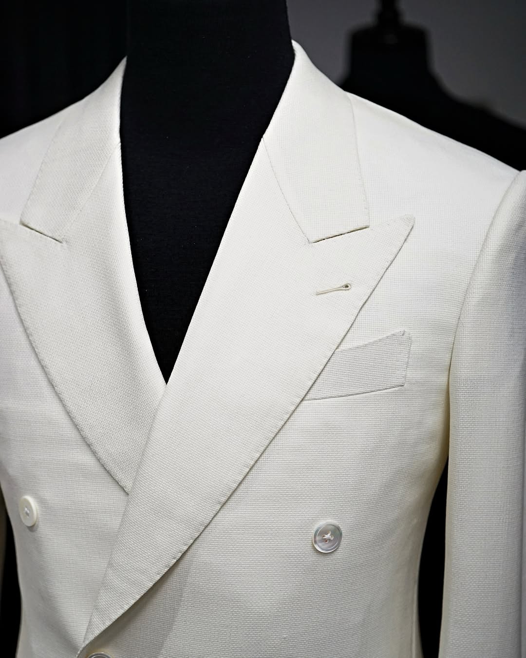 White 2-piece Peak Lapel double-breasted suit