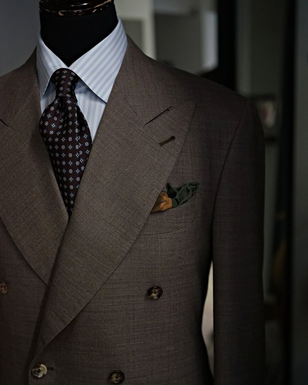 Brown 2 Piece Peak Lapel Double Breasted Business Suit