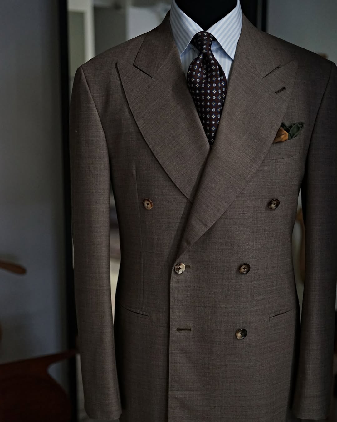 Brown 2 Piece Peak Lapel Double Breasted Business Suit