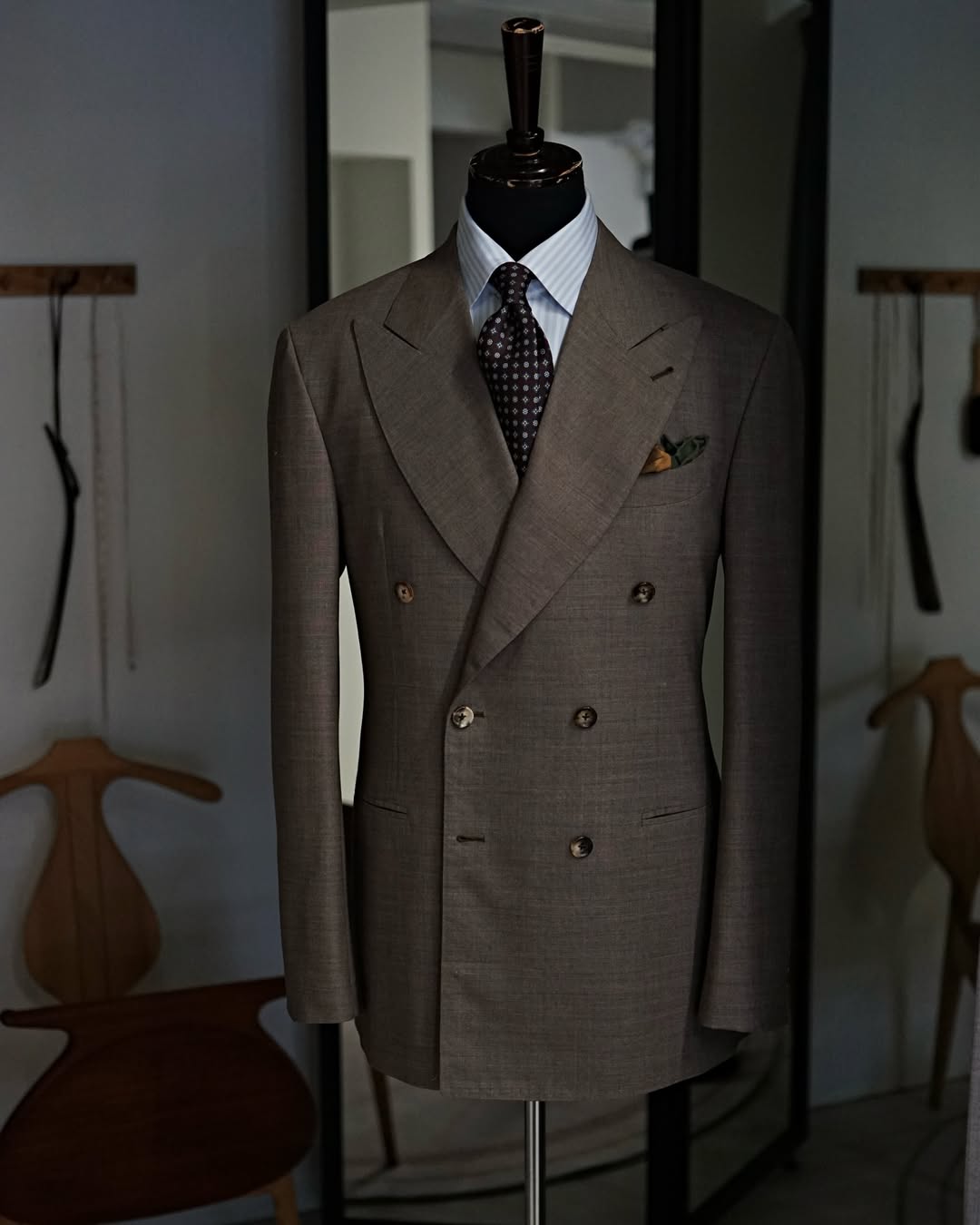 Brown 2 Piece Peak Lapel Double Breasted Business Suit