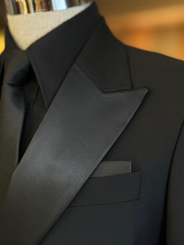 Black 2-piece double-breasted Peak Lapel suit